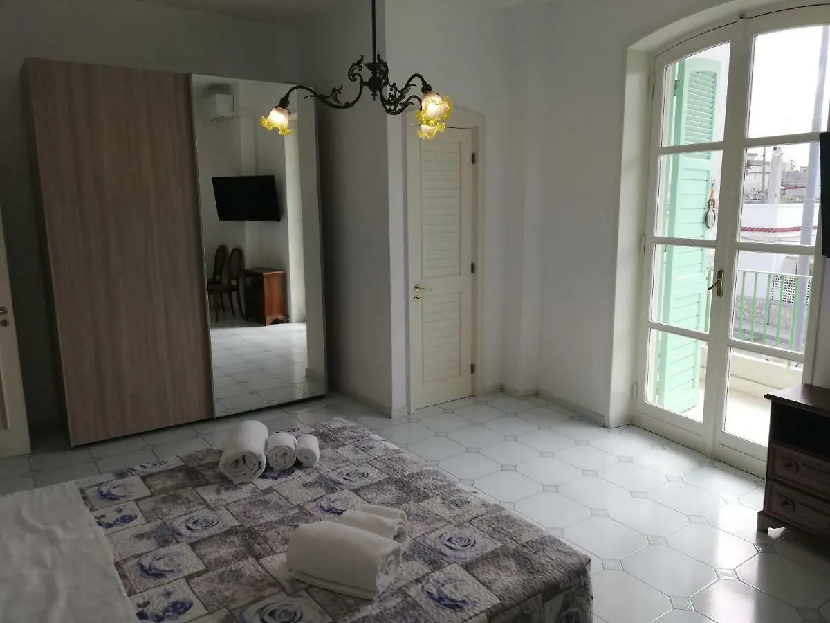 Villa Parisi Bari 0*,