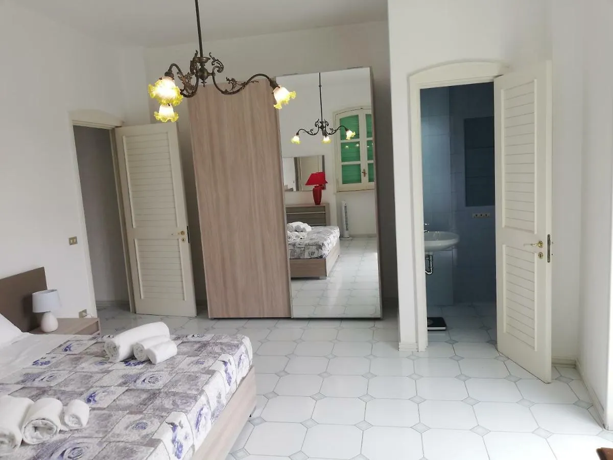 Villa Parisi Bari 0*,  Italy